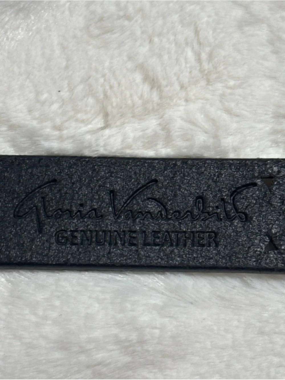 Gloria Vanderbilt black leather belt features an all-over diamond pattern perfor
